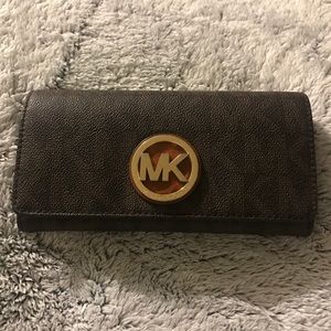 Michael Kors Large Carry All Wallet